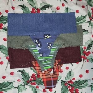 4 Pair Of Aerie Lace Thongs Size XS